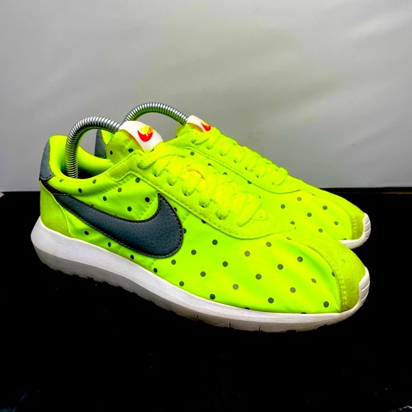 Nike Running Rare Yellow Dots Lifestyle Shoes Womens Size 7 Light Use Fast Ship - Picture 1 of 12